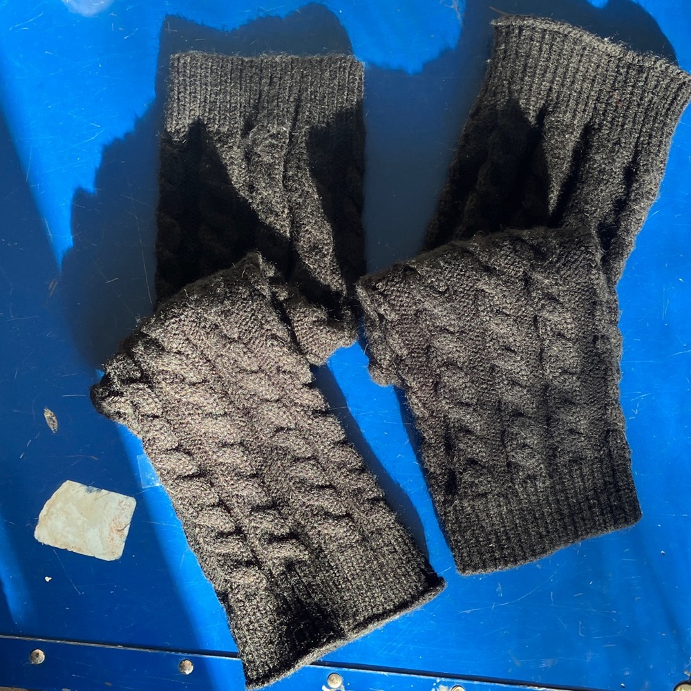 Black fuzzy Cable Knit LEGWARMERS!